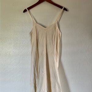 cream linen vintage dress with lace trim and tie in back | size: M